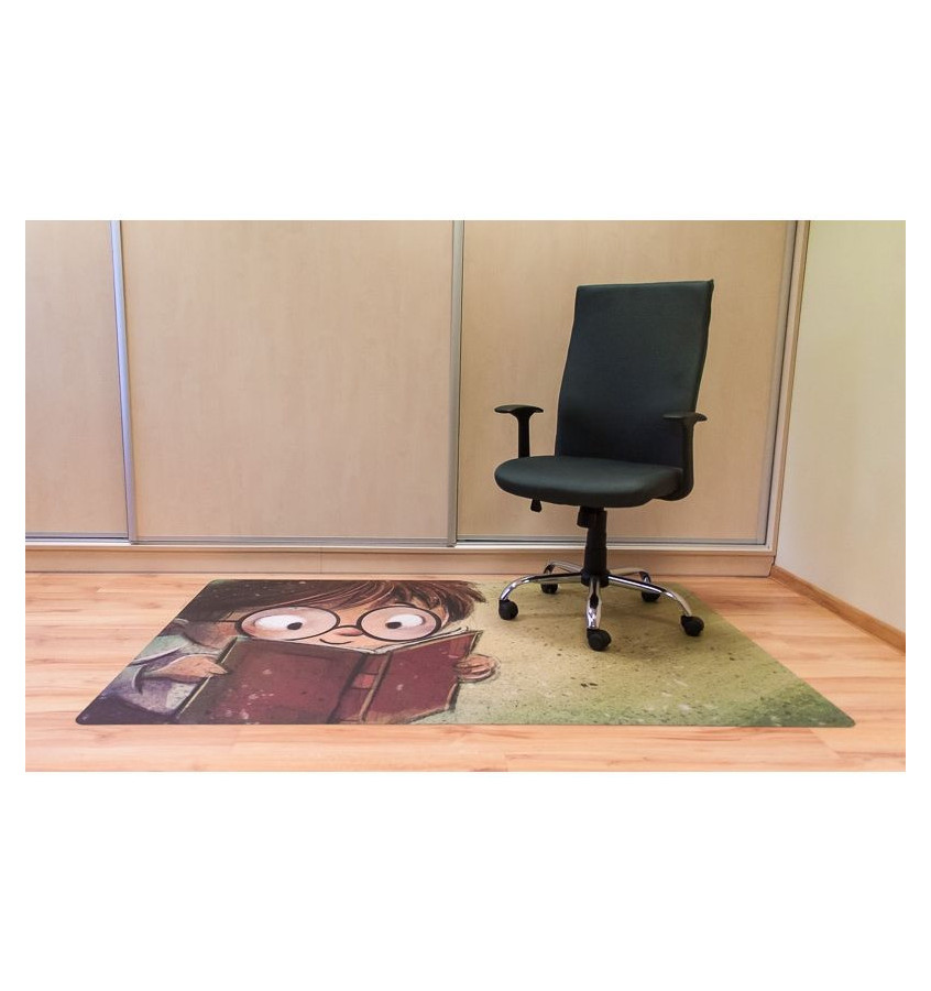 Podkładka 120x180cm gr 13mm ze wzorem 052 - CZYTAJĄCY CHŁOPIEC